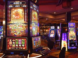 Filipino players enjoying online gaming on phwin casino